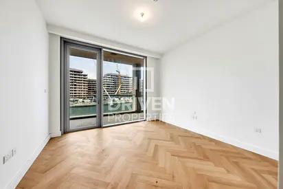 Corner Unit | Low Floor | Full Canal View
