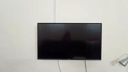 LG Smart LED flat panel TV with Smart Remote (wall-mounted) - working condition