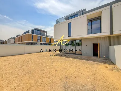 Vacant 5BR Villa | June AR3 | Huge Plot