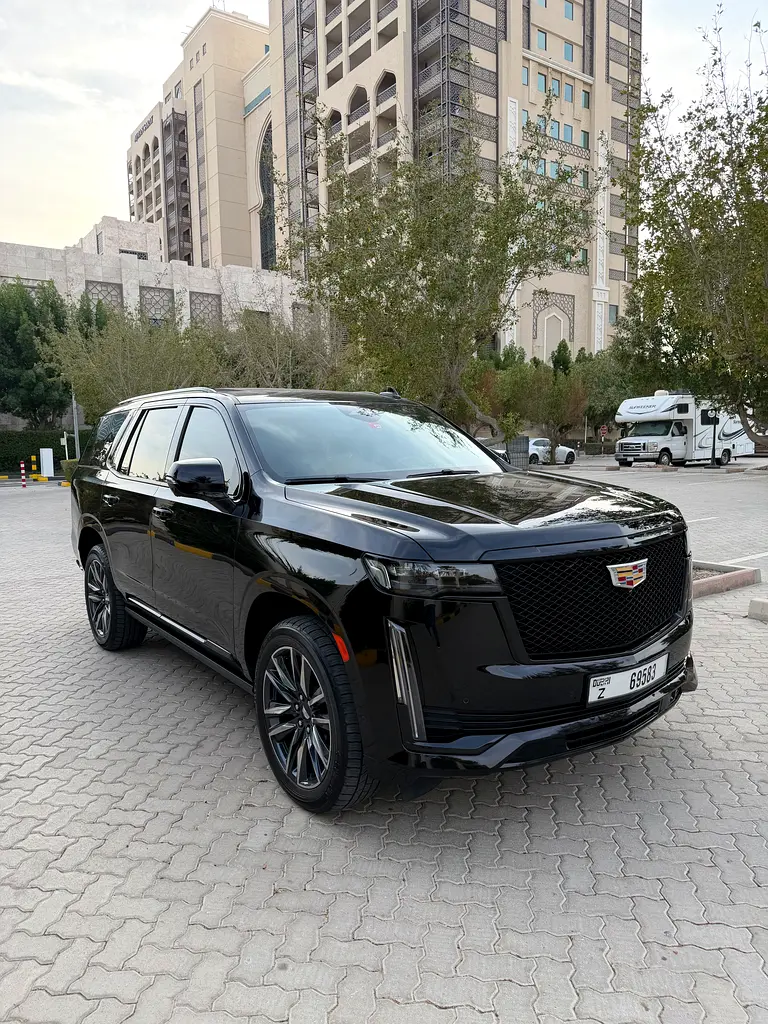 Cadillac Escalade 2022 — photo 1 of 17