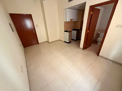 تشطيات جديدة بالكامل بناية مجددة استوديو بسعر مميز جدا واقتصادي مطبخ شبه منفصل بموقع مميز جدا بقلب عجمان