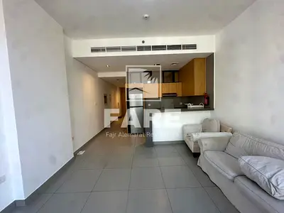 استوديو مفروش بالكامل مع فاصل للإيجار في الممشى
