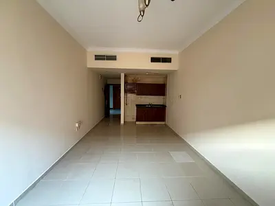 تاني ساكن افخم استديو مساحة كبيرة بدون تامين مع تسهيلات في السداد تشطيب راقي موقع مميز سهل المخرج علي دبي