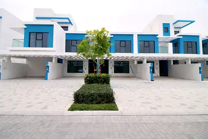 5BR Townhouse +Maid Room Brand New Vacant