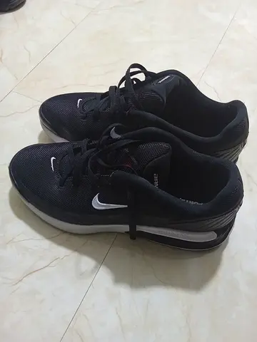 Used Nike black running sneakers (mens)