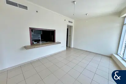1 Bedroom | High Floor | Old Town Views