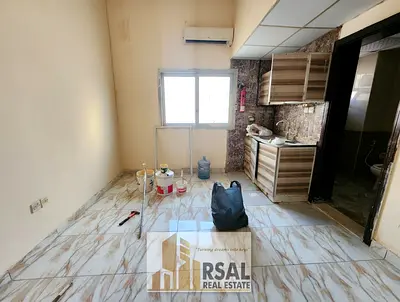 Lavish Studio/Open Kitchen/Family Building/Near Ambassador School