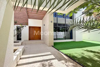 Luxury Villa | Corner | Ready To Move