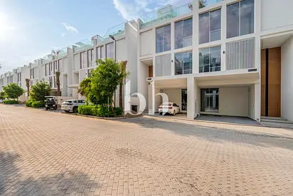 Single Row | Private Pool | Exclusive