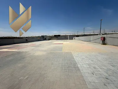 مستودعات - محلات - معارض - اراضي - ( حوطة بالصجعة - مساحة 20,000 قدم - على شارع رئيسي - ارضية انترلوك - متوفر كهرباء ومياه )