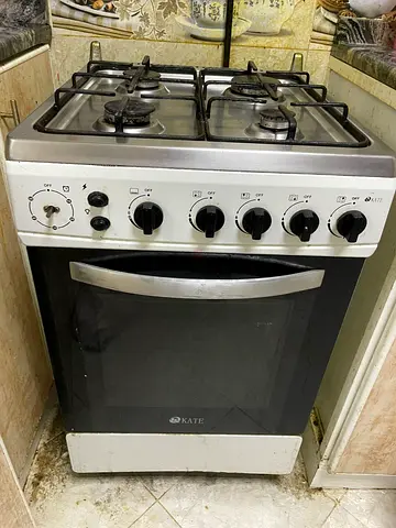 Gas cooker urgent sale AED 100
