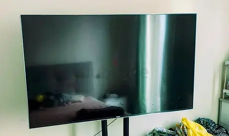 LED Smart TV comes with stand also can be hanged on wall in a very good working condition