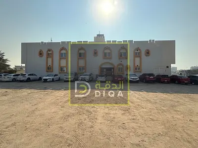 للبيع بناية في منطقة الناصرية بالشارقة