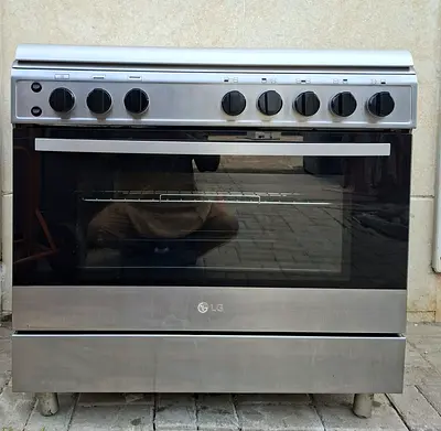 Brand LG cooking range 90x60cm and 5burners