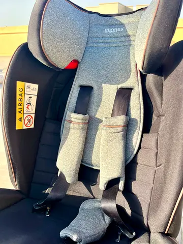 Good condition child car seat (forward-facing) - Gray fabric