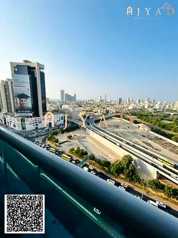 للبيع: شقة غرفتين نوم في سيتي تاور عجمان، تشطيب سوبر لوكس، قريبة من القصر والغراند مول، مساحة 1235 قدم مربع، جاهزة للسكن الفوري، موقف خاص