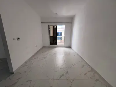 नई इमारत _ बहुत बड़ा अपार्टमेंट _ मास्टर रूम _ 3 बाथरूम _ मुफ्त रखरखाव _ विशाल बालकनी _ परिवार