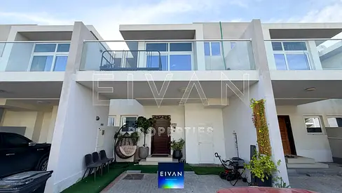 3BR Townhouse | Furnished | Extended Living Room