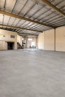 Code 3158 annual warehouse for rent in Umm Al Quwain featuring a large space and a practical design