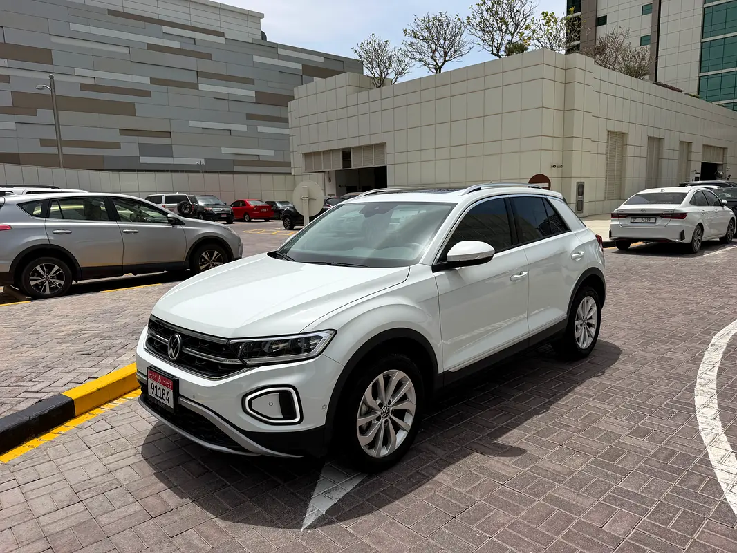 Volkswagen T-Roc 2024 — photo 1 of 20