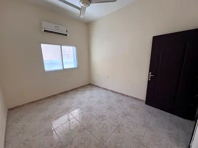 استديو للإيجار في الروضة 3 _ شارع الشيخ عمار _ تكييف سبليت _ مطبخ منفصل _ الإيجار 20 ألف على 4 دفعات _