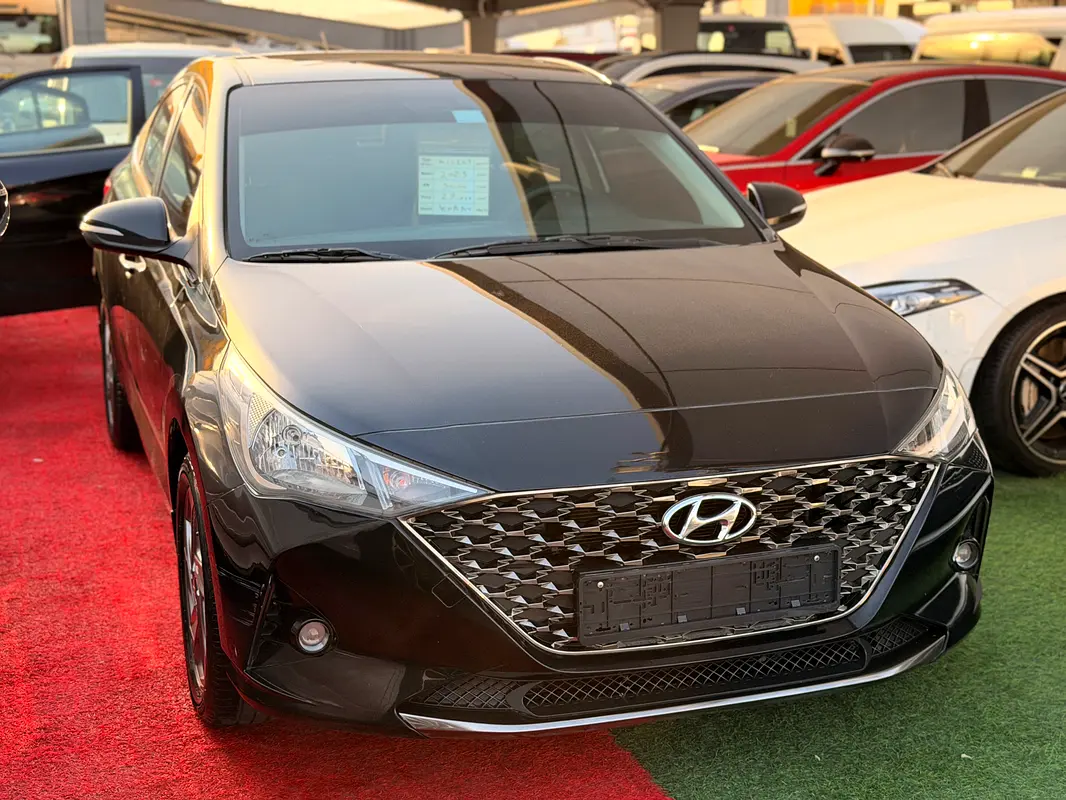 Hyundai Accent 2023 — photo 1 of 10