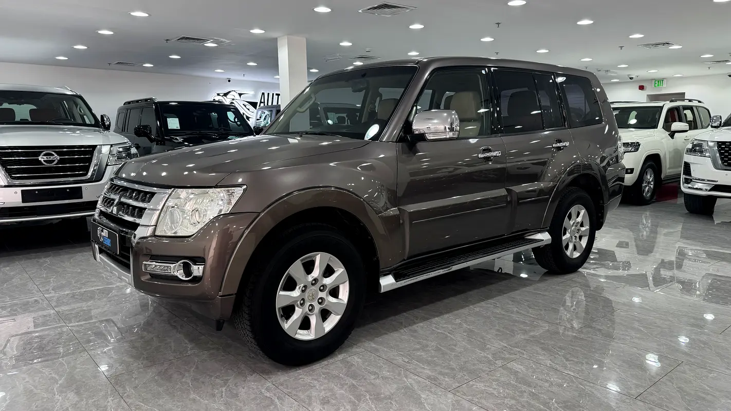 Mitsubishi Pajero 2016 — photo 1 of 14