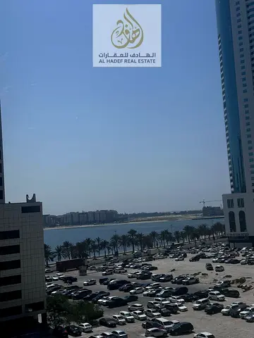 الآن فرصة لا تعوض.. سكن راقٍ في قلب الخان! 🌊✨🌶️ متاح الآن شقة واسعة (غرفتين وصالة) في واحدة من أجمل مناطق الشارقة، الخان. موقع مثالي يجمع بين الراحة