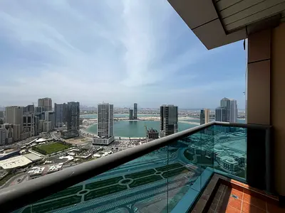 اجمل اطلالة ببلكونة لغرفة وصالة  في ممزر الشارقة مع موزع بين الغرف ومساحة كبيرة ومطبخ كبير مع باركن وتكييف وجييم ومسبح مجانا