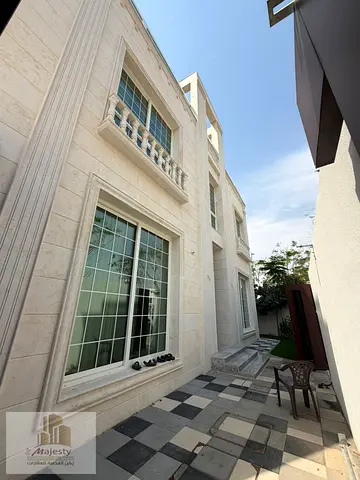 Modern Villa for Sale in Al Hooshi – Luxurious Contemporary Design