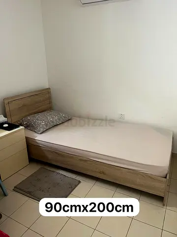 Single wooden bed with foam mattress 90 x 200 cm - excellent condition
