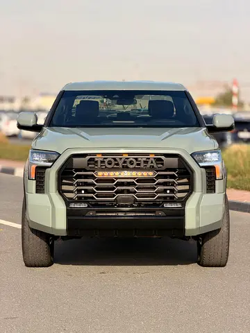 2025 Toyota Tundra SR5  - 4X4- FULL OPTION  - Well Maintained