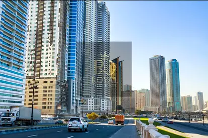 فرصة فريدة  بنتهاوس ست غرف نوم | بقلب الشارقة مباشرة علي بحيرة الخان | إطلالة بانورامية على البحر | تشطيبات فاخرة | موقع متميز |
