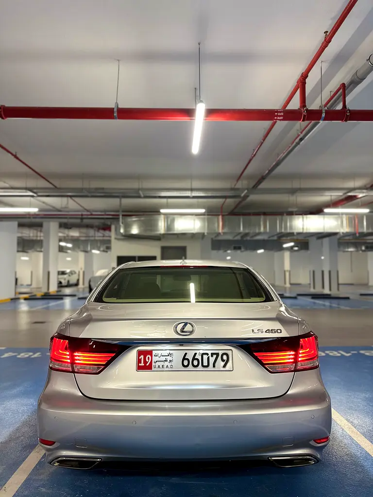 Lexus LS-Series 2013 — photo 1 of 12