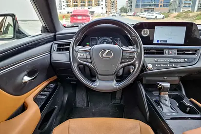 صورة 10 لـ 2023 Lexus ES-SERIES