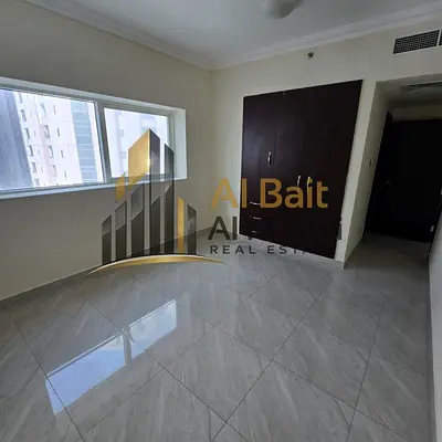 فرصة سكنية مميزة لعشاق الراحة والهدوء، شقة واسعة بتصميم عملي تتكون من ثلاث غرف نوم وصالة مشرقة، مع غرفة غسيل مستقلة تضيف لمسة من التنظيم والراحة لحيات