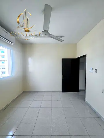 شقة غرفتين وصالة حمامين خارجيين تكييف سبليت يوجد بلكونة صالة منفصلة بباب الموقع: الروضة ،1 قريب من مخرج دبي وشرطة الحميدية السعر: 34,000 درهم سنويًا ا