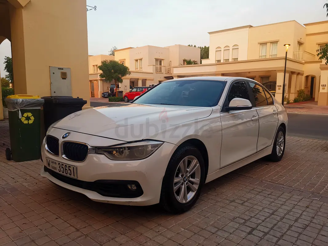 320i