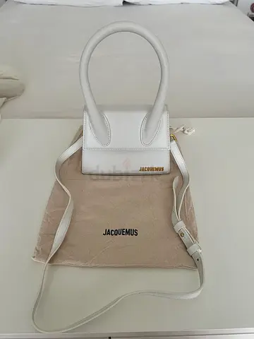 Im selling my white Jacquemus top-handle bag with shoulder strap