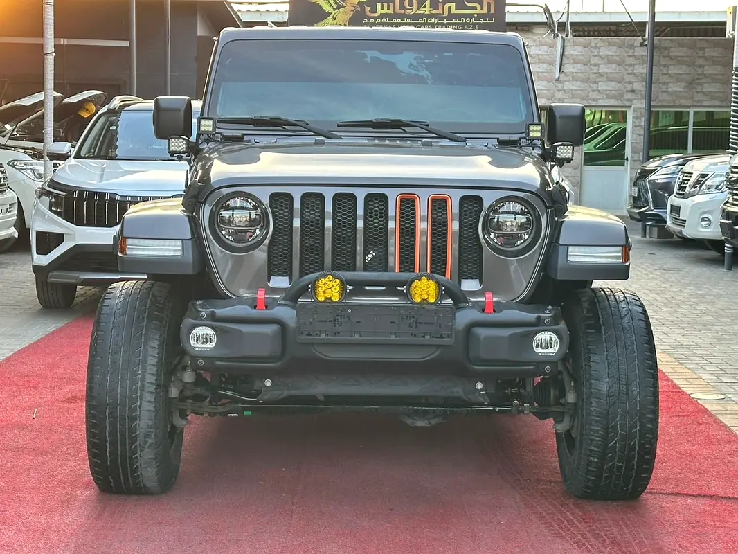 Jeep Wrangler 2021 — photo 1 of 14