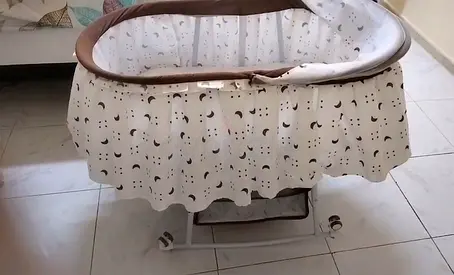 Baby cradle with wheels
