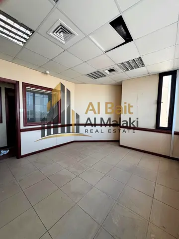 🏢✨ مكتب للإيجار في المجاز 1 | تكييف مركزي على المالك + باركن مجاني ✨🏢