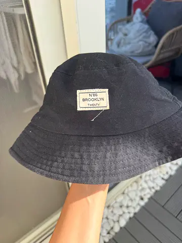 Brooklyn bucket hat 10 AED 💰