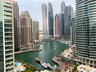 شقة بغرفتي نوم | إطلالة على المارينا والمدينة | شرفة