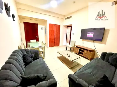 Sharjah, Al Khan area: One bedroom, living room, kitchen, and bathroom. Price: 3500 AED (internet only).