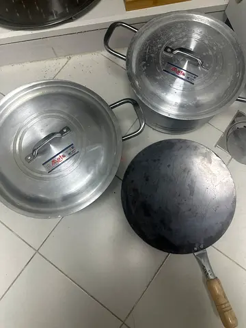 Set of 2 Aluminium Pots with Lids + Tawa (Used)