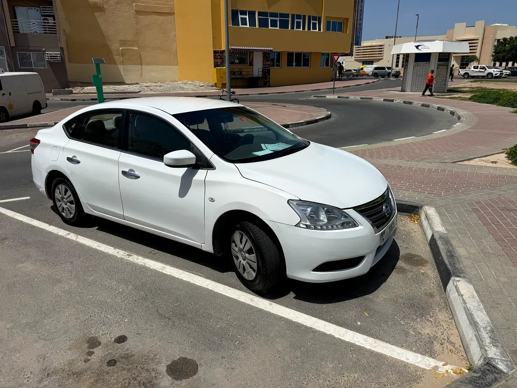 Nissan Sentra 2015 — photo 1 of 5