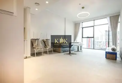 شقة بغرفة نوم واحدة | نيفا ريزيدنسز JVC | شرفة وإطلالة على المدينة | مطبخ مفتوح حديث