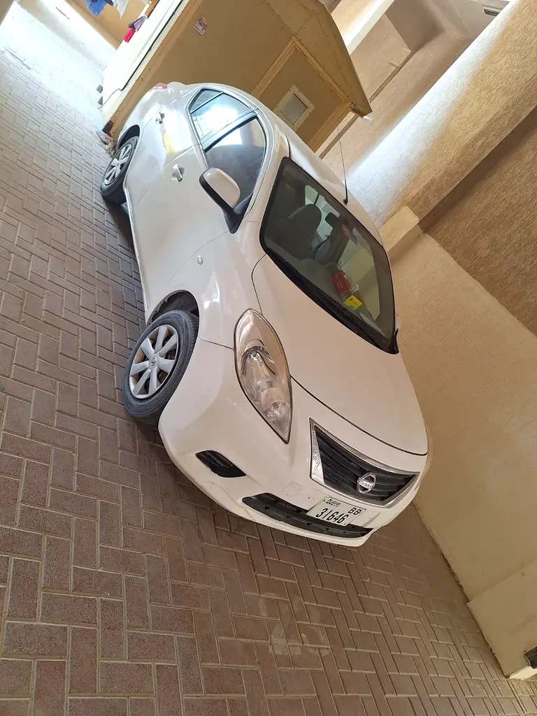 Nissan Sunny 2013 — photo 1 of 3