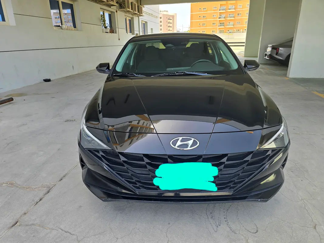 Hyundai Elantra 2023 — photo 1 of 19